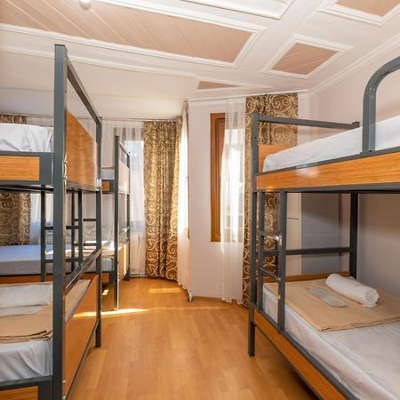 Taksim Wooden House Hostel Истанбул Екстериор снимка