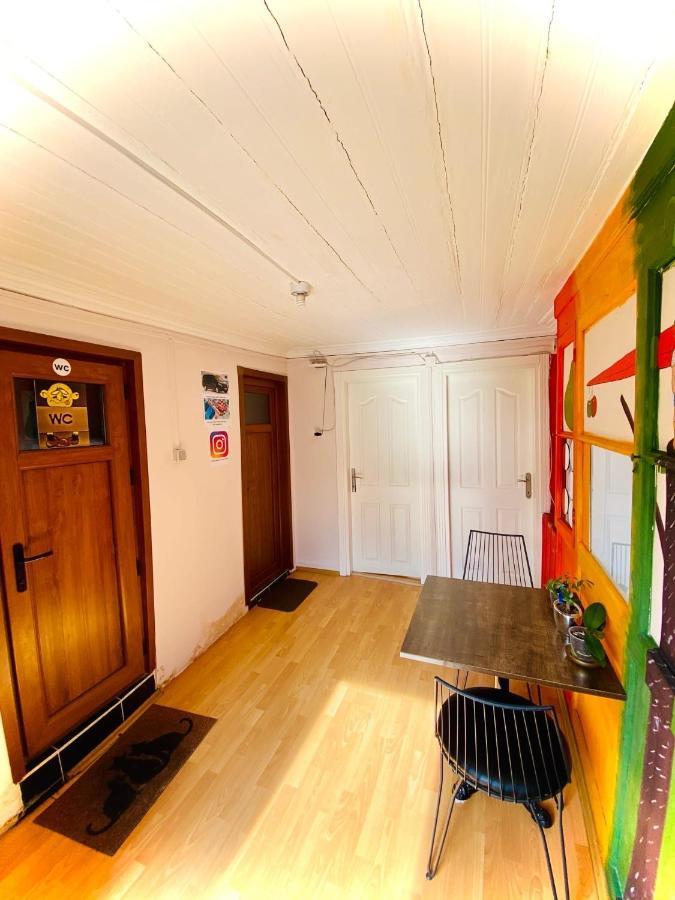 Taksim Wooden House Hostel Истанбул Екстериор снимка