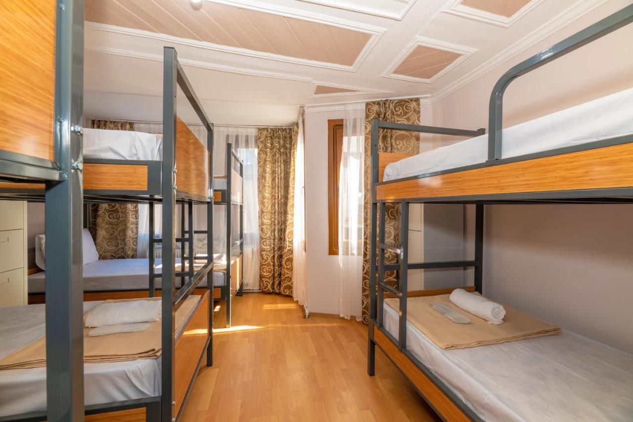 Taksim Wooden House Hostel Истанбул Екстериор снимка
