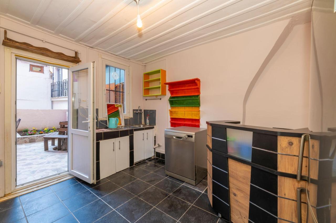 Taksim Wooden House Hostel Истанбул Екстериор снимка
