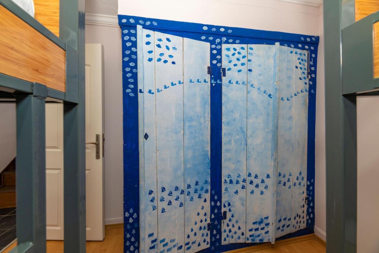 Taksim Wooden House Hostel Истанбул Екстериор снимка