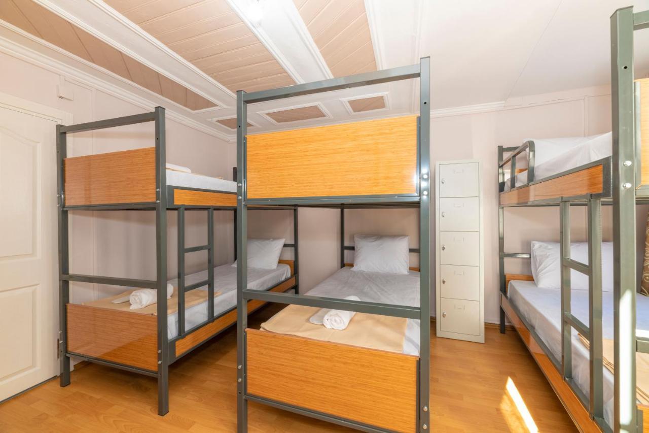 Taksim Wooden House Hostel Истанбул Екстериор снимка