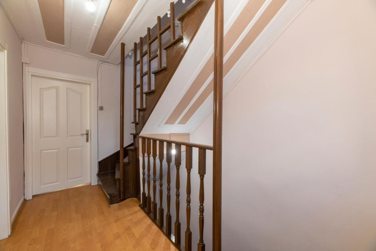 Taksim Wooden House Hostel Истанбул Екстериор снимка