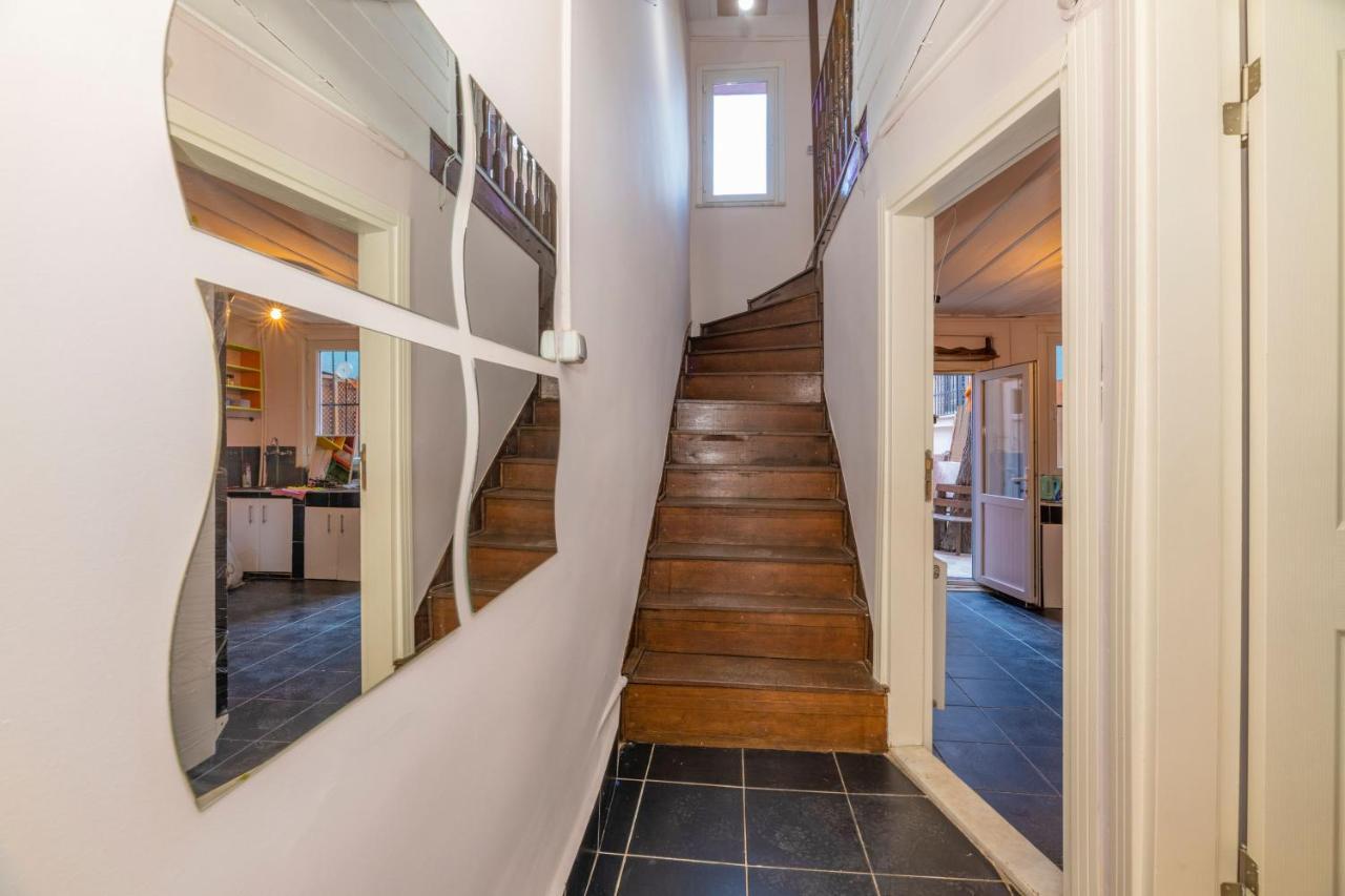 Taksim Wooden House Hostel Истанбул Екстериор снимка