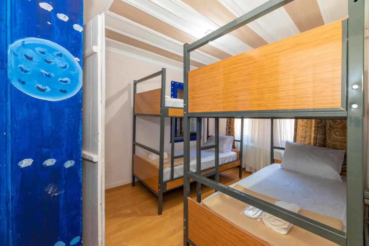 Taksim Wooden House Hostel Истанбул Екстериор снимка