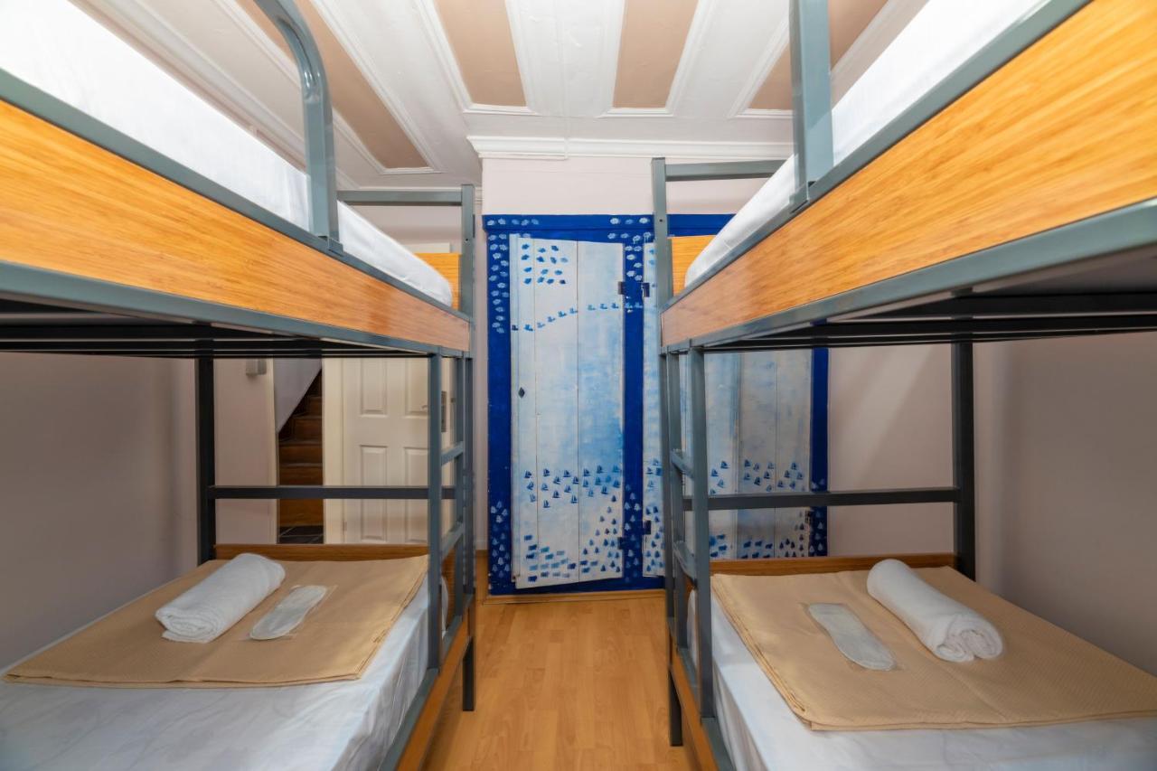 Taksim Wooden House Hostel Истанбул Екстериор снимка
