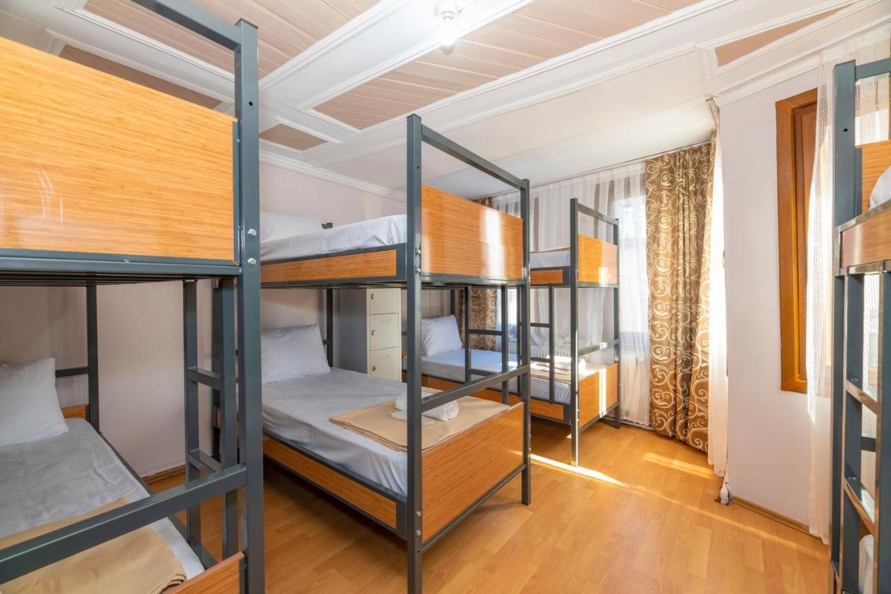 Taksim Wooden House Hostel Истанбул Екстериор снимка