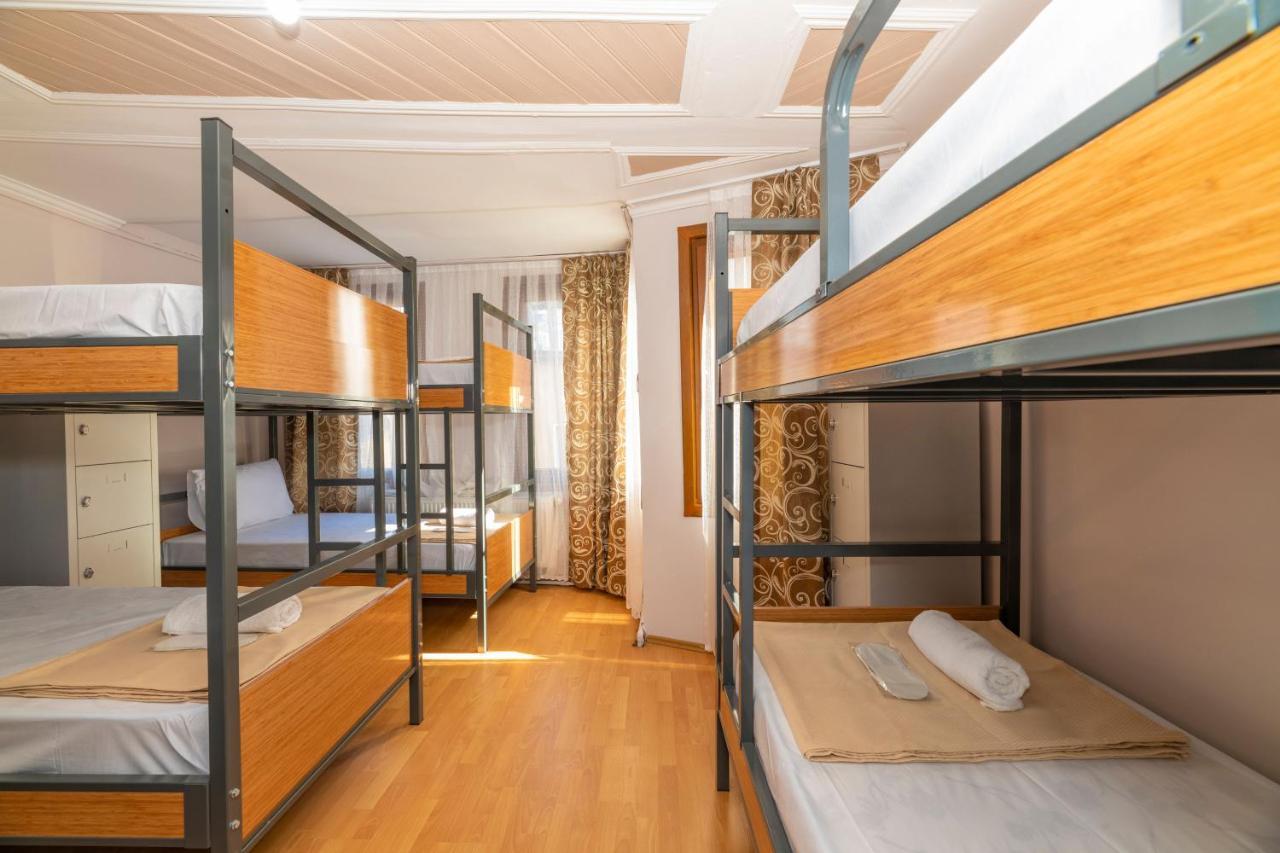 Taksim Wooden House Hostel Истанбул Екстериор снимка