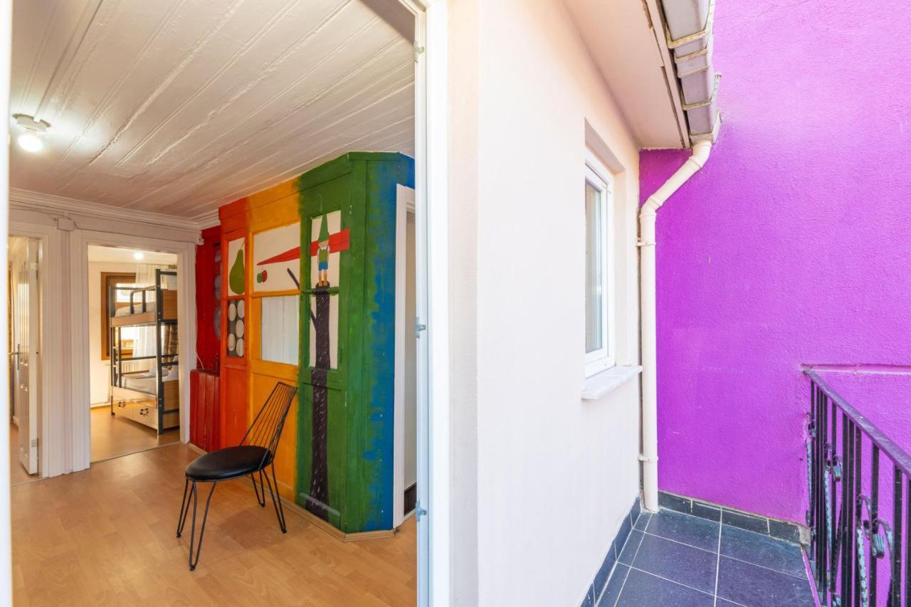 Taksim Wooden House Hostel Истанбул Екстериор снимка