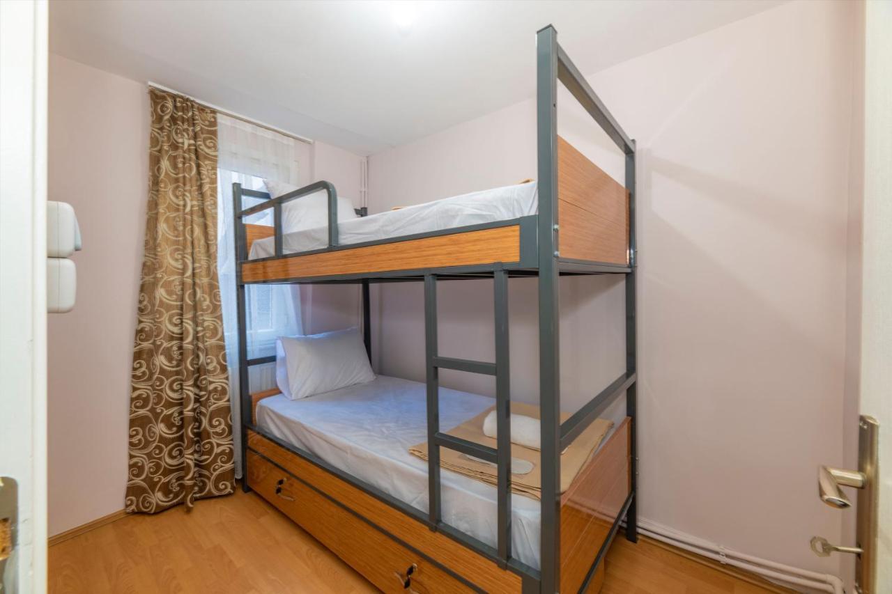 Taksim Wooden House Hostel Истанбул Екстериор снимка