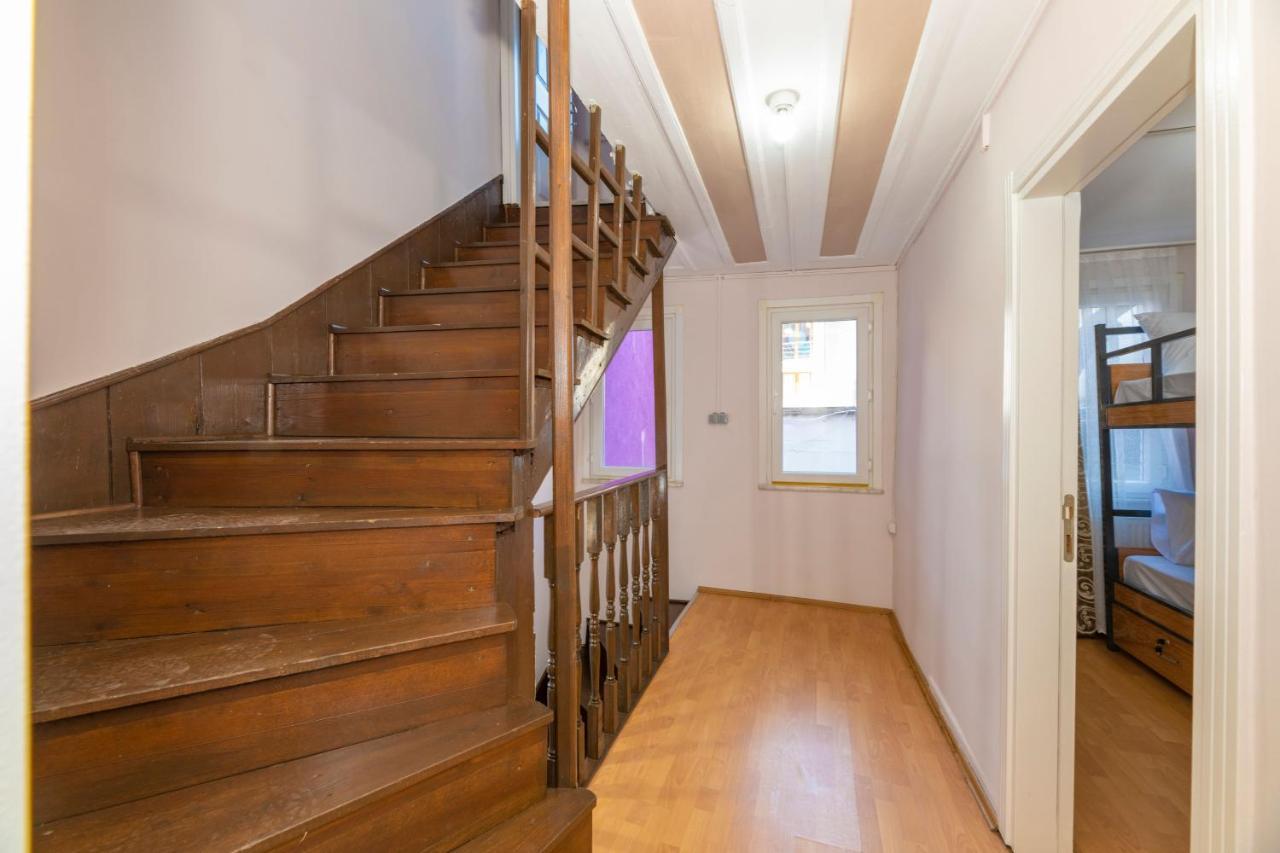 Taksim Wooden House Hostel Истанбул Екстериор снимка