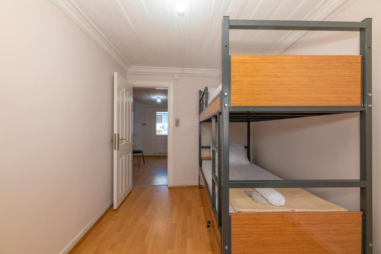 Taksim Wooden House Hostel Истанбул Екстериор снимка